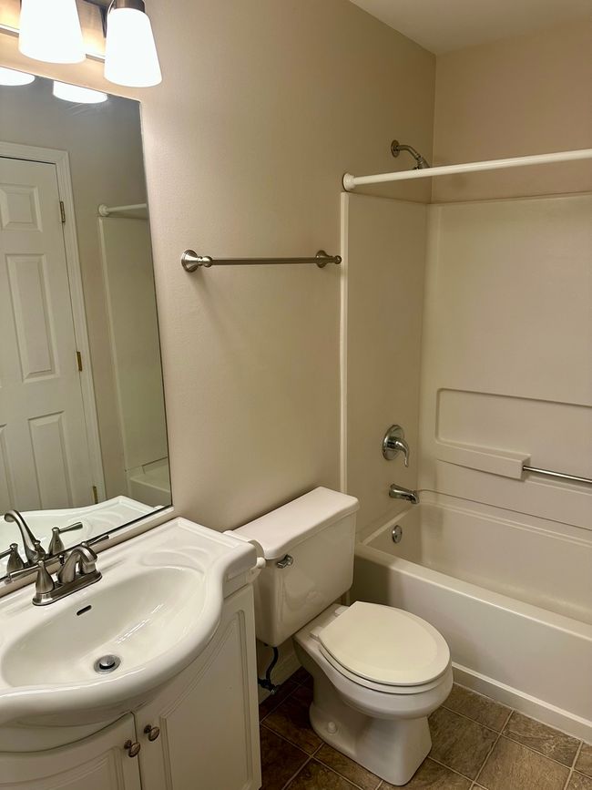 227 Wellington Cir, Townhouse with 2 bedrooms, 2 bathrooms and 1 parking in Gurnee IL | Image 24
