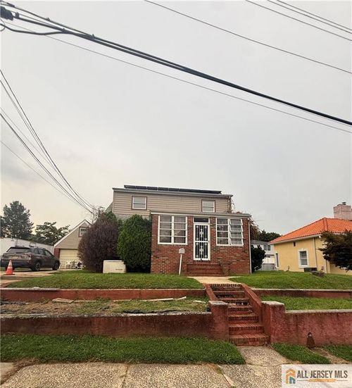 35 Lavern St, Sayreville, NJ, 08872-1637 | Card Image
