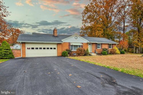 8 W Sylvan Ave, JERSEY SHORE, PA, 17740-7516 | Card Image