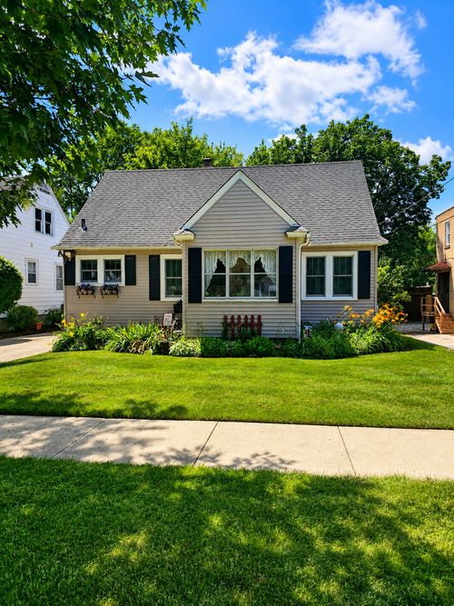 621 Lincoln Ave, Elgin, IL, 60120-3919 | Card Image