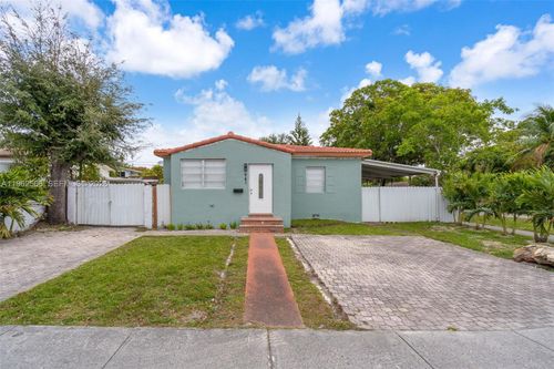 941 Sw 31st Ct, Miami, FL, 33135-4527 | Card Image