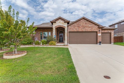 1121 Berwick Ct, Saginaw, TX, 76131-1833 | Card Image