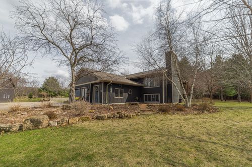 1549 Twin Springs Rd, Houlton, WI, 54082-2113 | Card Image