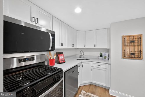 11b-1533 Northgate Sq, RESTON, VA, 20190-3769 | Card Image