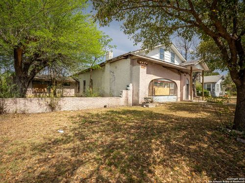 1907 W Woodlawn Ave, San Antonio, TX, 78201-5318 | Card Image