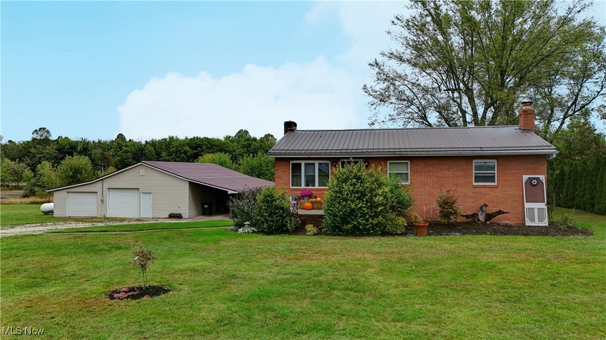Commercial Ave, New Philadelphia, OH 44663