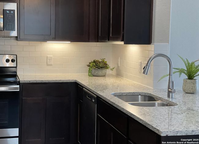 624 Heathers Way, Home with 3 bedrooms, 2 bathrooms and null parking in Seguin TX | Image 24