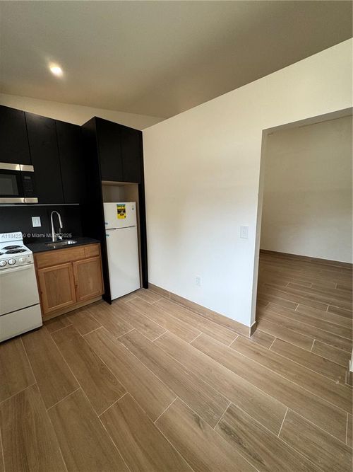 apt-2-901 Sw 5th Ave, Miami, FL, 33130-3825 | Card Image