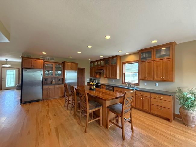 17216 County Road 5 Nw, House other with 5 bedrooms, 4 bathrooms and null parking in New London MN | Image 19