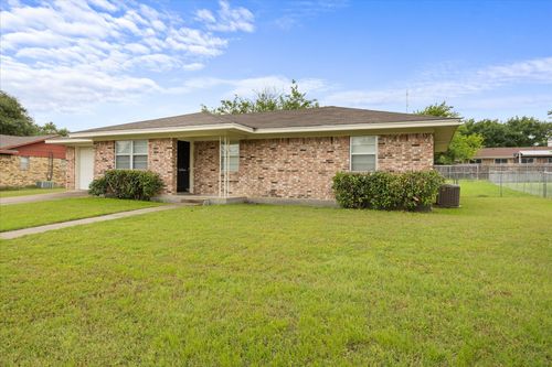 514 N Avenue W, Clifton, TX, 76634-1117 | Card Image