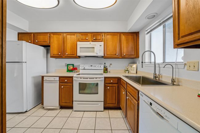 9818 Amberton Pkwy, Townhouse with 3 bedrooms, 3 bathrooms and null parking in Dallas TX | Image 10