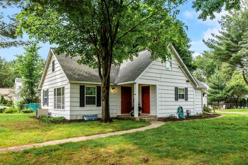 955 Warner Ave N, Mahtomedi, MN, 55115-1751 | Card Image