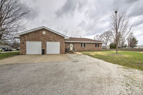 100 Beaman Dr, Illiopolis, IL, 62539-3714 | Card Image