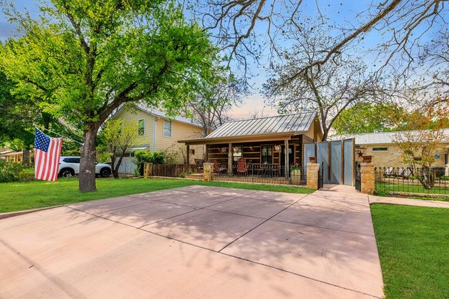 202 S Bowie St, Home with 5 bedrooms, 6 bathrooms and 1 parking in Fredericksburg TX | Image 26