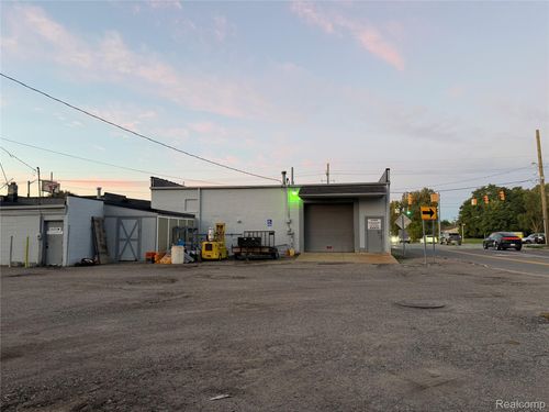 4480 Dixie Hwy, Waterford, MI, 48329-3511 | Card Image