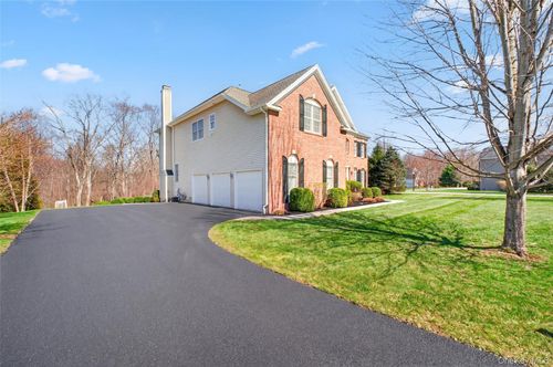 2 Holly Cres, East Fishkill, NY, 12533-4324 | Card Image