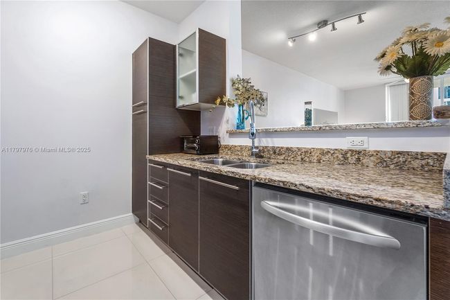 APT-521 - 550 Okeechobee Blvd, Condo with 1 bedrooms, 1 bathrooms and null parking in West Palm Beach FL | Image 8