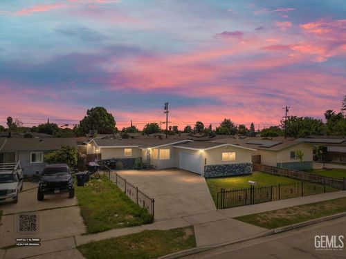 1325 Carson Ave, Bakersfield, CA, 93304 | Card Image