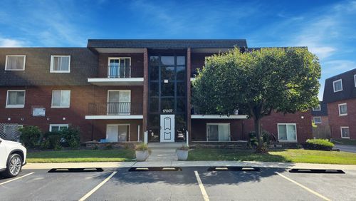 apt-t106-17007 Albany Ave, Hazel Crest, IL, 60429-1170 | Card Image