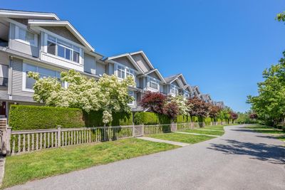 35 - 19330 69 Ave, Townhouse with 4 bedrooms, 2 bathrooms and 3 parking in Surrey BC | Image 3