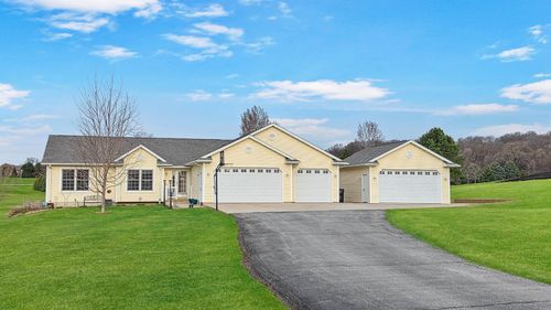 32445 Vail Ave, New Hartford, IA, 50660-8666 | Card Image