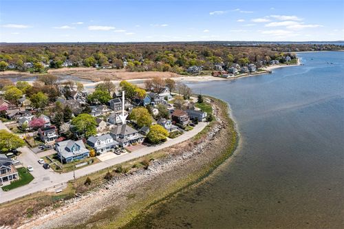 15 Shore Dr, Barrington, RI, 02806-1324 | Card Image