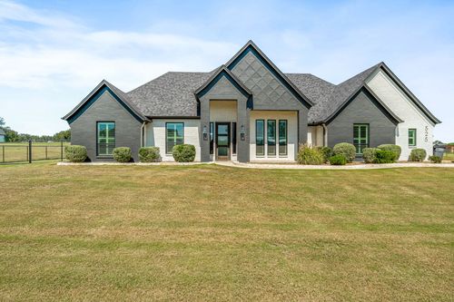 525 Ford Flts, Springtown, TX, 76082-2529 | Card Image