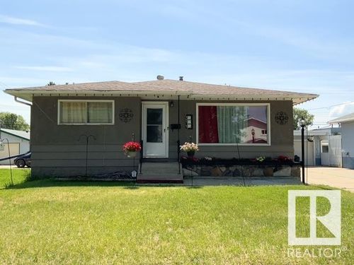 4803 52 Ave, Wetaskiwin, AB, T9A0W7 | Card Image