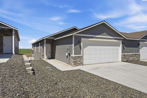 413 Bedrock Loop, West Richland, WA, 99353-2001 | Card Image