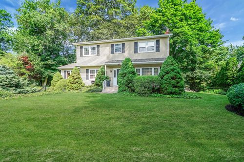 3 Birch Ct, Miller Place, NY, 11764-1904 | Card Image