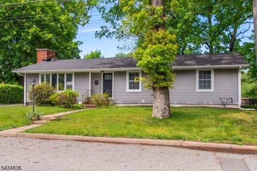 8 Wilcox Ave, Wharton, NJ, 07885-2413 | Card Image