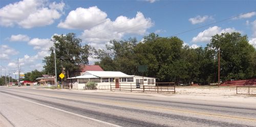 806 N High St, San Saba, TX, 76877-2537 | Card Image