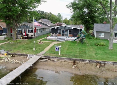 10868 Bob White Beach Blvd, Hamburg Twp, MI, 48189-9796 | Card Image