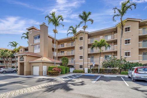 105-5842 Crystal Shores Dr, Boynton Beach, FL, 33437-5661 | Card Image