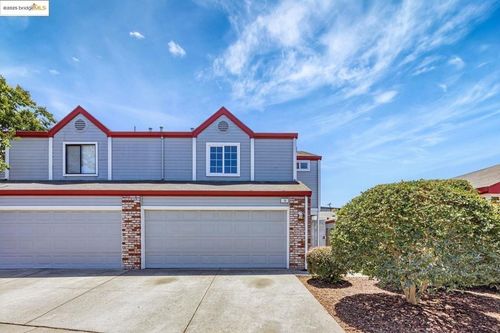 16 Town Square Pl, Oakland, CA, 94603 | Card Image