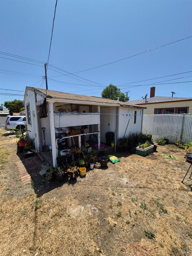 811 Broadway St, House other with 2 bedrooms, 1 bathrooms and 2 parking in Fairfield CA | Image 25