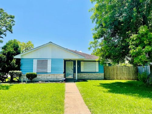 201 14th Ave N, Texas City, TX, 77590-6231 | Card Image