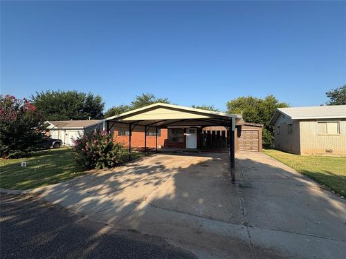 2605 Queensbury Rd, Moore, OK, 73160-1159 | Card Image