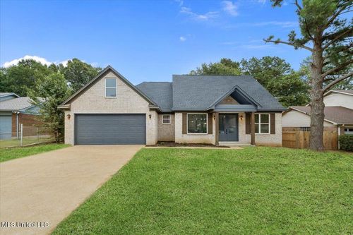 7360 Eastover Dr, Horn Lake, MS, 38637-8867 | Card Image