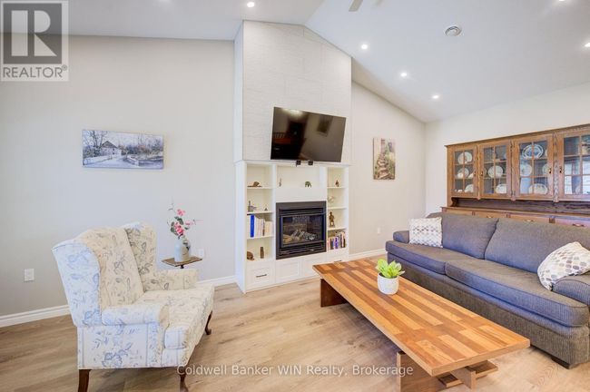 103 Broomers Crescent, Townhouse with 2 bedrooms, 2 bathrooms and 3 parking in Wellington North (Mount Forest) ON | Image 10