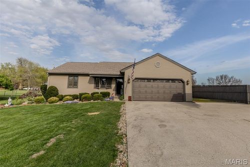 7 Hickory Ln, Carlinville, IL, 62626-2060 | Card Image