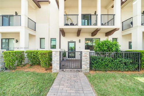 4648 Nw 83rd Ave, Doral, FL, 33166-5527 | Card Image