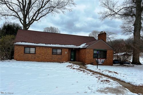 213 E 27th St, Dover, OH, 44622-9505 | Card Image