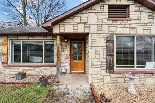 215 E 7th St, Grove, OK, 74344-7032 | Card Image