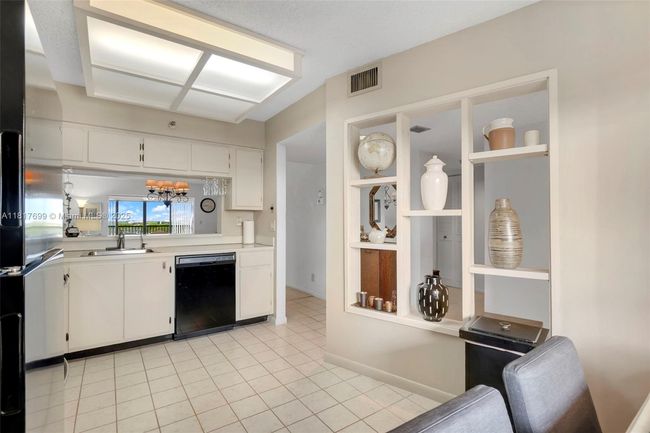 APT-904 - 2206 S Cypress Bend Dr, Condo with 1 bedrooms, 2 bathrooms and null parking in Pompano Beach FL | Image 9