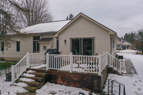 9493 Pine Needle Trl, Flushing, MI, 48433-1261 | Card Image