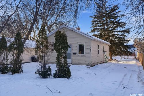 308 1st St E, Delisle, SK, S0L0P0 | Card Image
