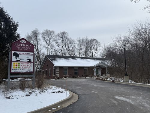 301 Peterson Rd, Libertyville, IL, 60048-1041 | Card Image