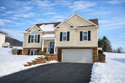 140 Brandon Dr, Bluefield, VA, 24605-9333 | Card Image