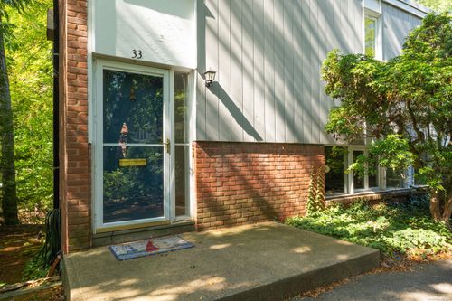 33-33 N Lake Dr, Hamden, CT, 06517-2415 | Card Image